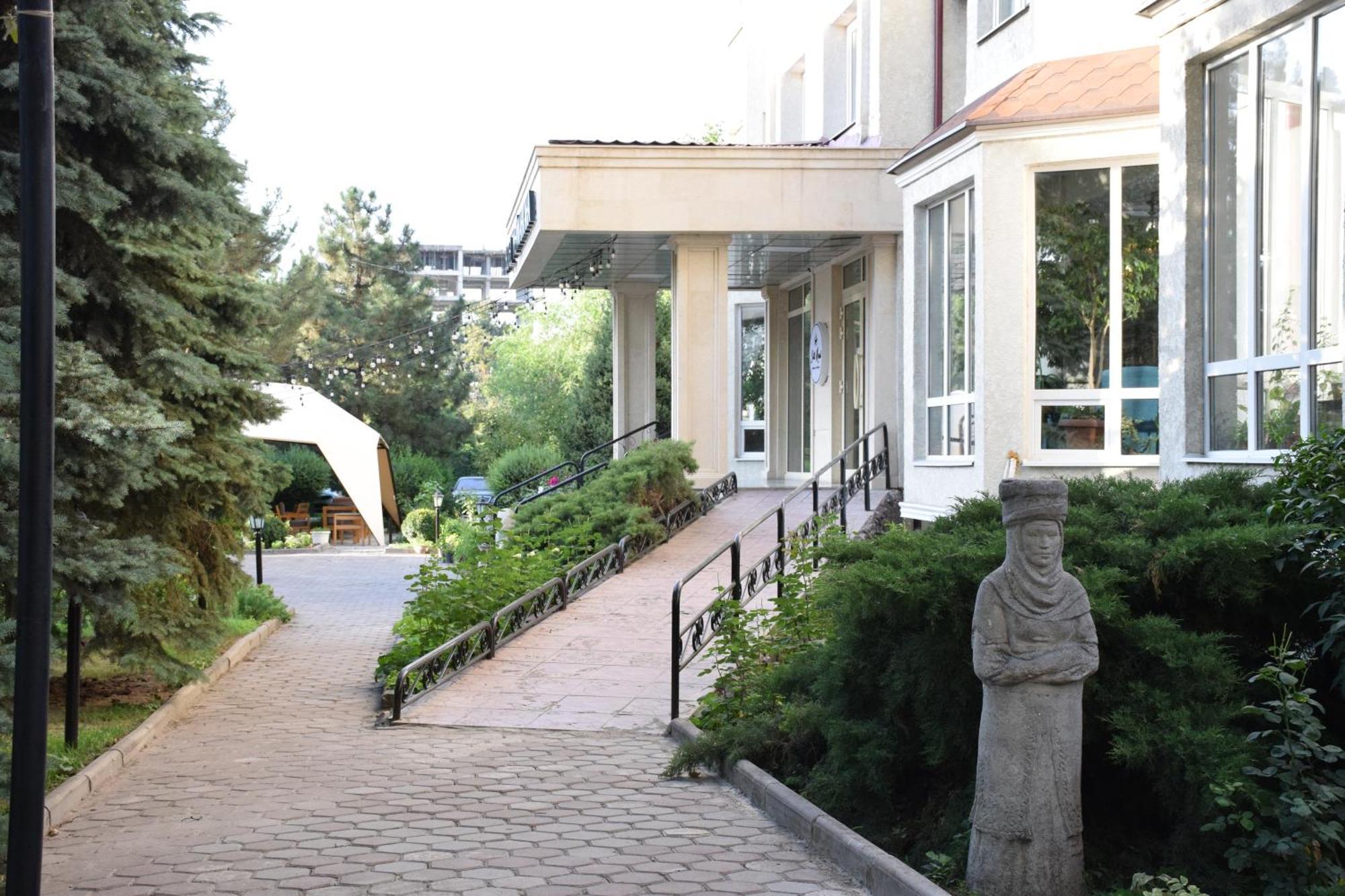 Отель Silk Road Lodge Бишкек Экстерьер фото