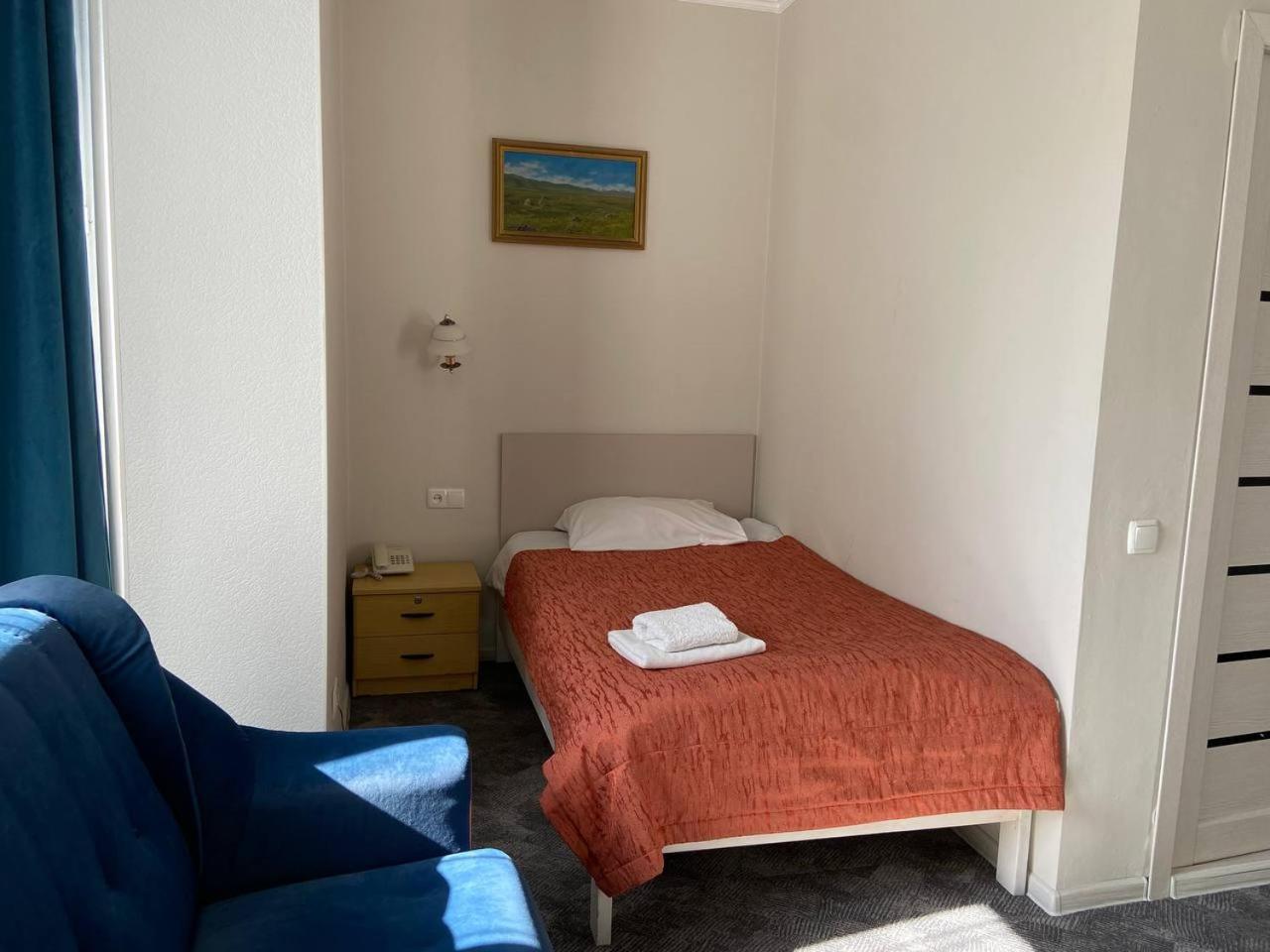 Отель Silk Road Lodge Бишкек Экстерьер фото