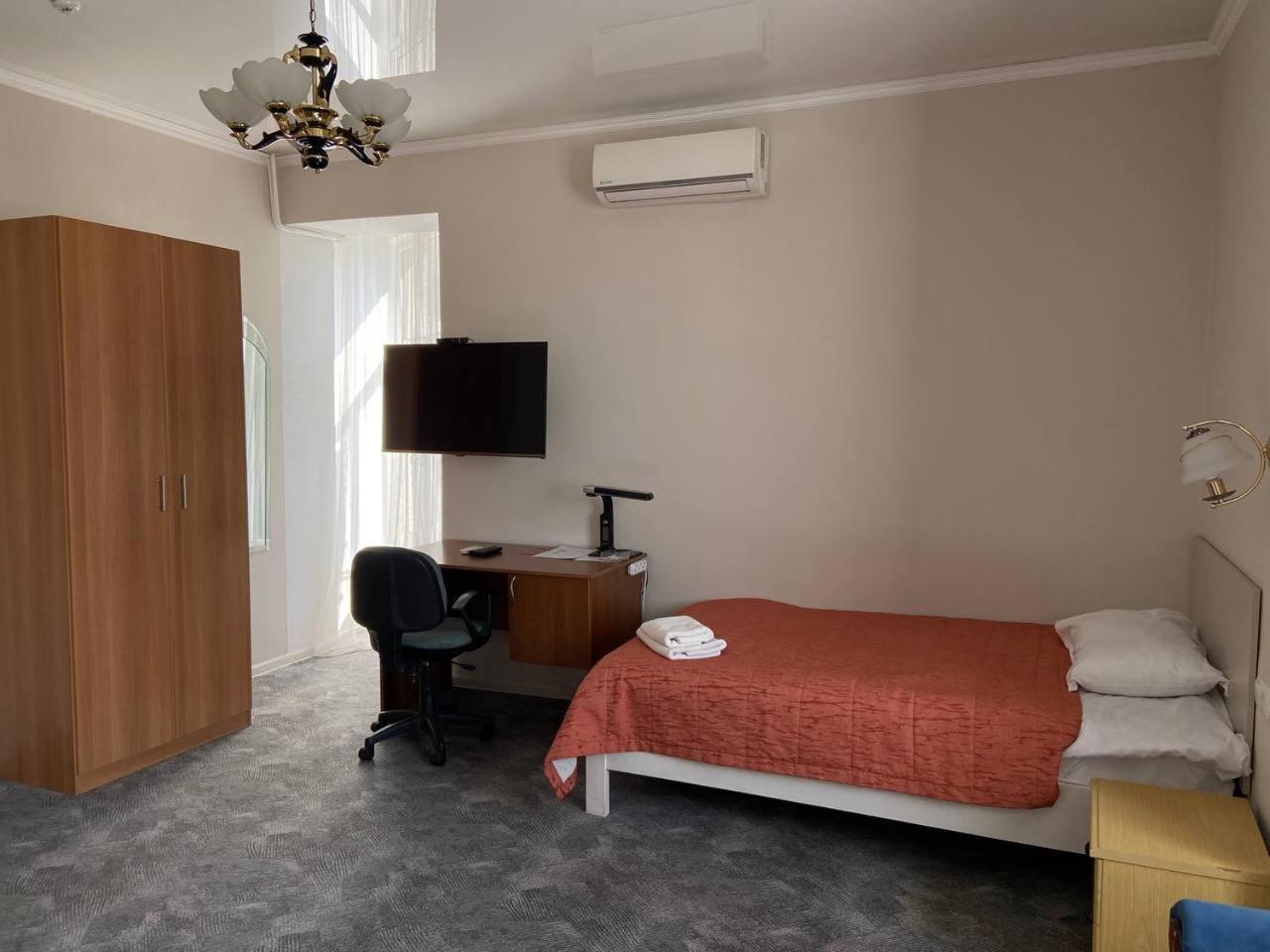 Отель Silk Road Lodge Бишкек Экстерьер фото